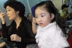 NSND Hồng Vân nói về con gái: 'Đánh mi mắt là nghề của nàng này đấy'!