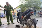 Xe máy bốc cháy, chủ nhân thành đuốc sống