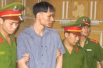 Cứa cổ bạn gái vì hiếp dâm không được
