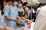 “Đan Vỹ: Hội chợ ẩm thực sôi động và ý nghĩa của học sinh Chuyên Sư phạm"