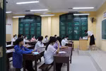 Miễn học phí cho học sinh và nâng lương giáo viên cần được thực hiện song song