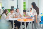 Còn định kiến "chuột chạy cùng sào mới vào sư phạm" thì không có nền GD tốt