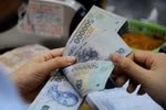 Trực Tết không có tiền cũng khổ mà có tiền cũng khổ