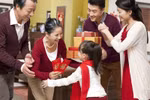  Có nên lấy tiền mừng tuổi của con?
