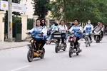 “Có khùng không mà thu dồn một cục?”