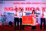 Đại học Đông Á nhận cờ thi đua của Bộ Giáo dục và Đào tạo