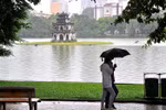 Người Hà Nội đón gió lạnh đầu mùa