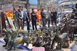 Hà Nội: Chợ hoa truyền thống Hàng Lược tràn ngập đồ đồng và hoa nhựa