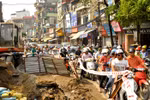 Ảnh: Xuất hiện "hố tử thần" khiến giao thông ùn tắc nghiêm trọng
