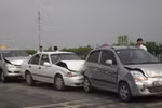 Xế hộp gây tai nạn liên hoàn, QL 5 ùn tắc nghiêm trọng