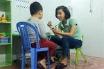 Cô giáo trẻ Đỗ Thị Thúy nặng lòng với những đứa trẻ đặc biệt