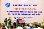 Vietcombank tặng sổ BHXH, thẻ BHYT trị giá 5 tỷ đồng cho hoàn cảnh khó khăn
