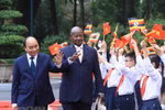 Chủ tịch nước Nguyễn Xuân Phúc chủ trì lễ đón và hội đàm với Tổng thống Uganda 