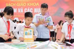 Sao mỗi lần "sạn" SGK được phát hiện không ai lộ diện chịu trách nhiệm?