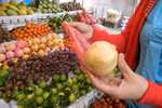 Trung Quốc “tố” ngược hoa quả, bánh kẹo Việt Nam 