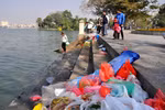 Thương mại hóa lì xì, chạy xô sắm đồ “hàng hiệu” cho ông Công, ông Táo