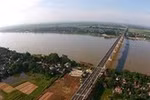 Quy hoạch hai bờ sông Hồng nên rút kinh nghiệm từ đường sắt trên cao!