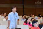 Người tố cáo bị trả thù mà vẫn phải tươi cười nhưng trong lòng đắng chát
