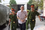 Hai người giữ chìa khóa độc lập, nhưng bị cáo Lương vẫn tiếp cận được bài thi