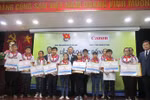 Trao 25 suất học bổng chắp cánh nhân tài năm học 2015-2016