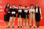 Cảm xúc vỡ òa của cậu học trò lớp 7 khi đổi được màu huy chương