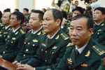 Chắc tay súng giữ gìn biên giới, mềm tay bút dạy trẻ hàng ngày