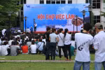 Con nhà nghèo xin việc sao khó quá!