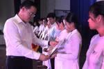 Trao học bổng cho học sinh nghèo vượt khó, học giỏi 