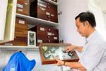 Người thầy đam mê đi săn côn trùng lạ