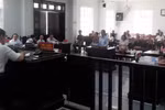 Vì thành tích, Hiệu trưởng bật khóc trước tòa
