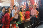 TP Hồ Chí Minh: Dòng người đi lễ chùa sau thời khắc giao thừa