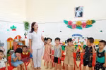 Cô giáo mầm non vừa điều trị ung thư vừa chăm sóc trẻ thơ