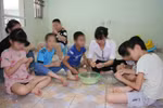 Cô giáo Kiều Chinh dành hết tâm huyết chăm sóc, giáo dục trẻ tự kỷ