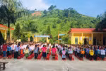 Trường vùng cao nói không với bóng bay và chai nhựa trong ngày khai giảng