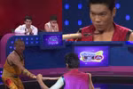 Clip: "Rùng mình" với màn trình diễn bẻ cong giáo bằng yết hầu