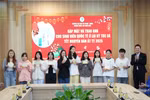 Trường ĐH trao nhiều phần quà, học bổng cho sinh viên nhân dịp Tết đến Xuân về