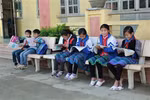 Dịch Covid-19 cả xã hội chung tay chia sẻ, tại sao lại tăng giá sách giáo khoa?