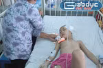 Ngã từ ban công trường trong ngày nhập học, bé lớp 1 nguy kịch