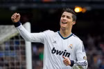 Ronaldo tăng tốc, Messi thành 'kẻ bám đuôi'