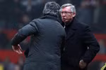 Mourinho đã 'thì thầm' gì với Sir Alex sau khi Nani lĩnh thẻ đỏ?