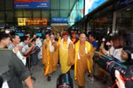 Người dân chào đón Đức Pháp vương Drukpa giảng pháp tại chùa Vĩnh Nghiêm