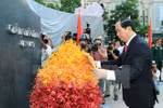 Chủ tịch nước dâng hương tưởng nhớ Chủ tịch Hồ Chí Minh