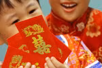 Có nên cho trẻ giữ tiền mừng tuổi?