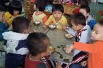 Cô nuôi dưỡng trẻ ở trường Thụ Lộc 3 tháng chưa có lương