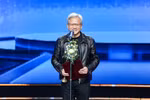 Thấy gì từ việc CEO NVIDIA chiến thắng Giải thưởng Chính VinFuture 2024?