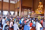Lên chùa lễ Phật