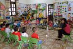 Chăm sóc trẻ cả ngày, đi đường mòn, suối sâu, GVMN vùng cao mong nghỉ hưu sớm