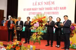 Chủ tịch Quốc hội thăm và chúc mừng đội ngũ thầy thuốc nhân ngày 27/2