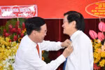 Nguyên Chủ tịch nước Trương Tấn Sang đón nhận Huy hiệu 50 năm tuổi Đảng