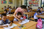 Xã hội đang nhìn vào cách đối xử với giáo viên hợp đồng để làm theo đấy!